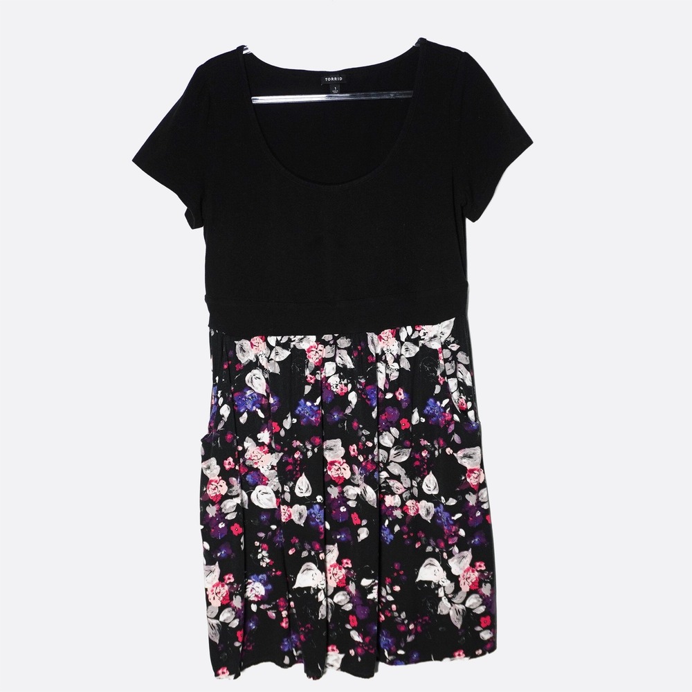 Torrid Skater Dress Black XL 1X 14 16 Floral Jersey Knit Empire Waist Pockets - Picture 2 of 8